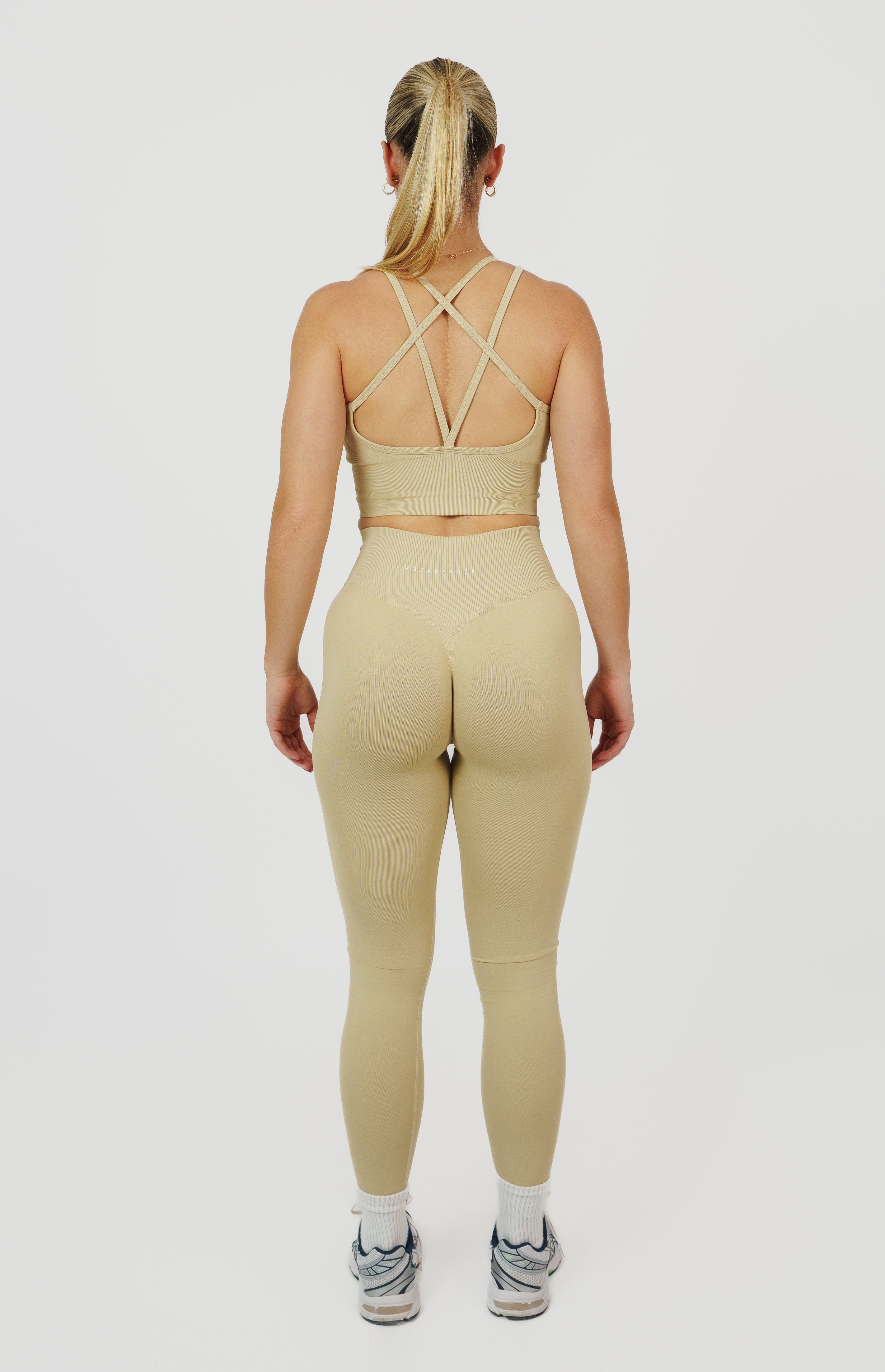 Form Seamless Strappy Sports Bra - Light Camel